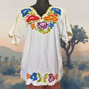 Vintage Arantza Woman Mexican Blouse Size Large Huipil Embroidered Floral Boho